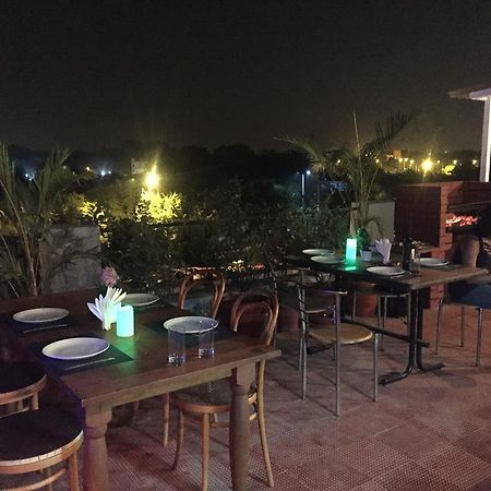 Mykonos Guest House And Spa 뉴델리 외부 사진